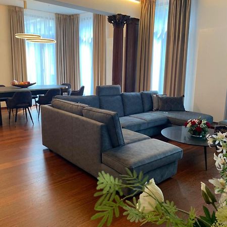 Botanique Suites Airbnb, Antwerp Luaran gambar