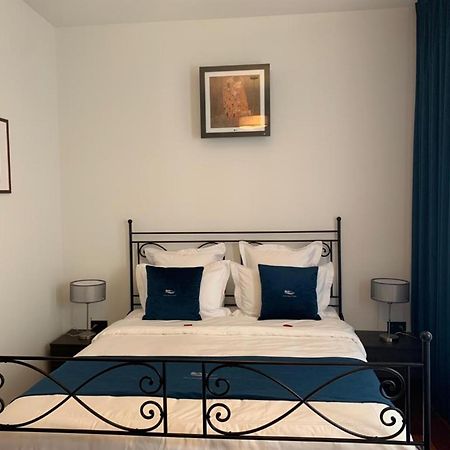 Botanique Suites Airbnb, Antwerp Luaran gambar