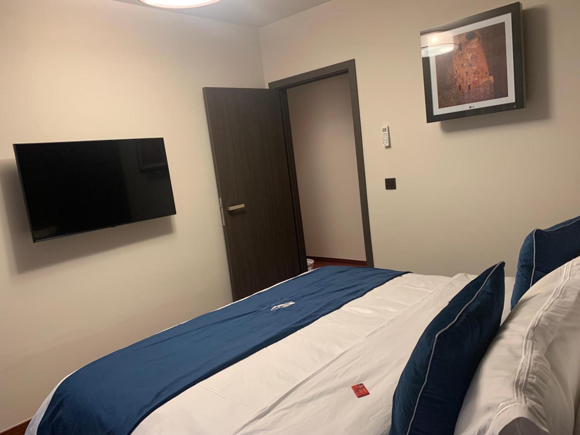 Botanique Suites Airbnb, Antwerp Luaran gambar