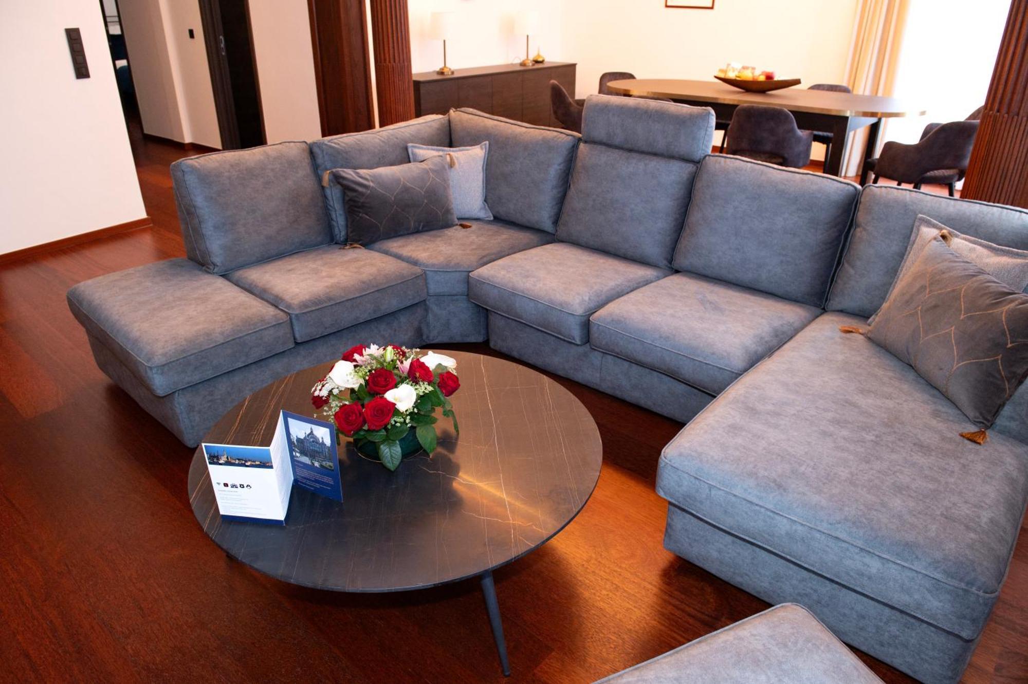 Botanique Suites Airbnb, Antwerp Luaran gambar