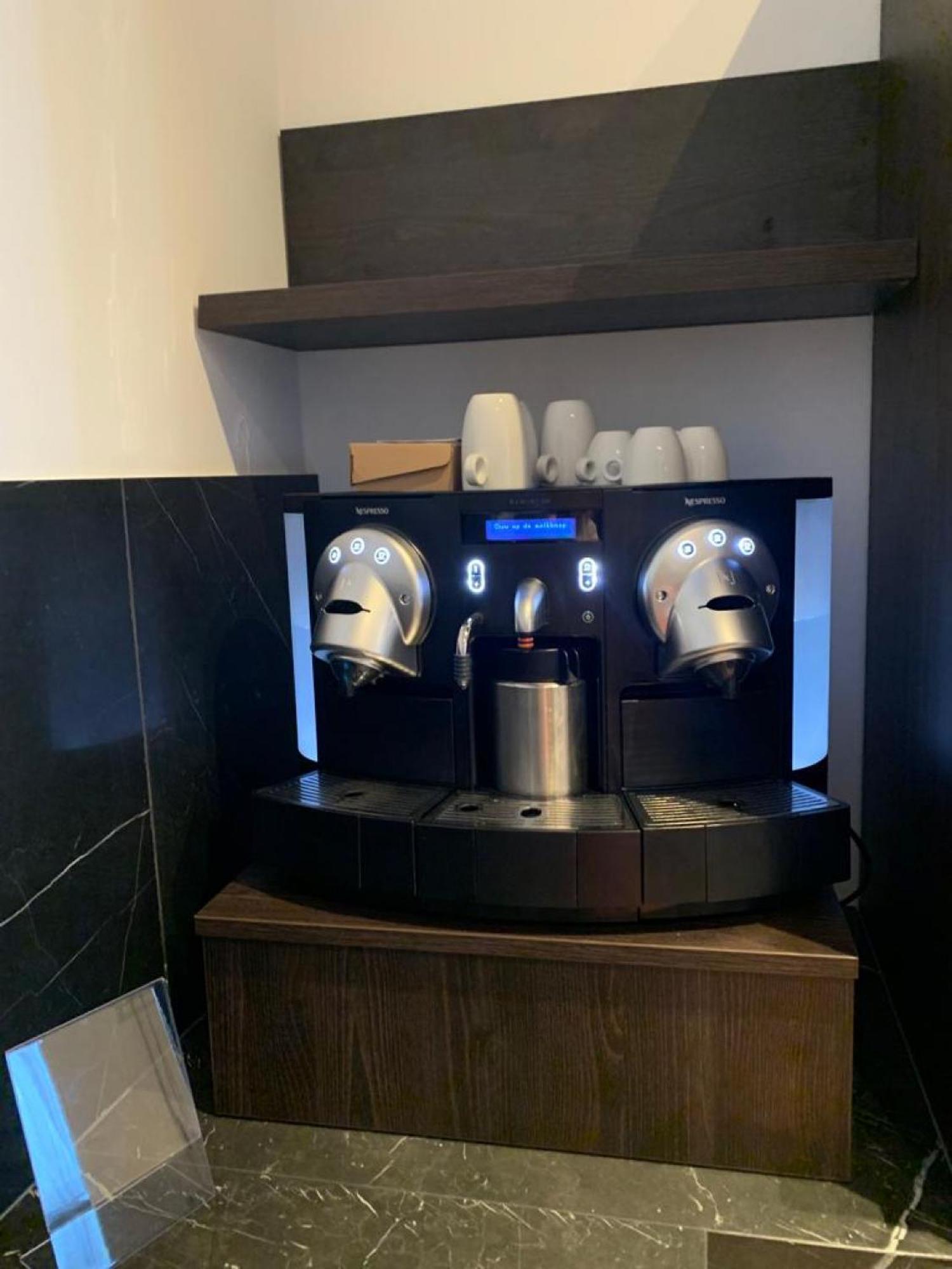 Botanique Suites Airbnb, Antwerp Luaran gambar