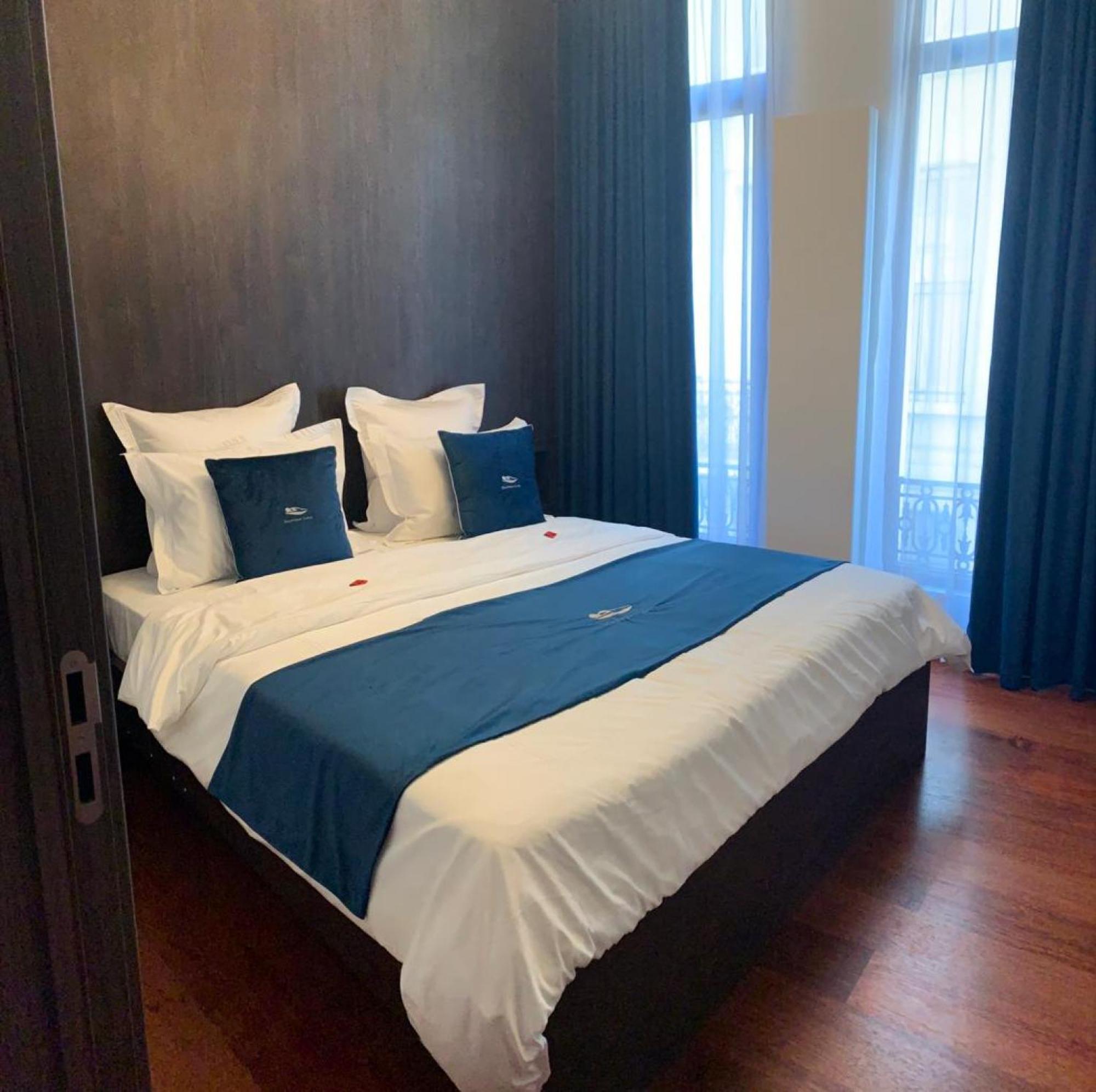 Botanique Suites Airbnb, Antwerp Luaran gambar