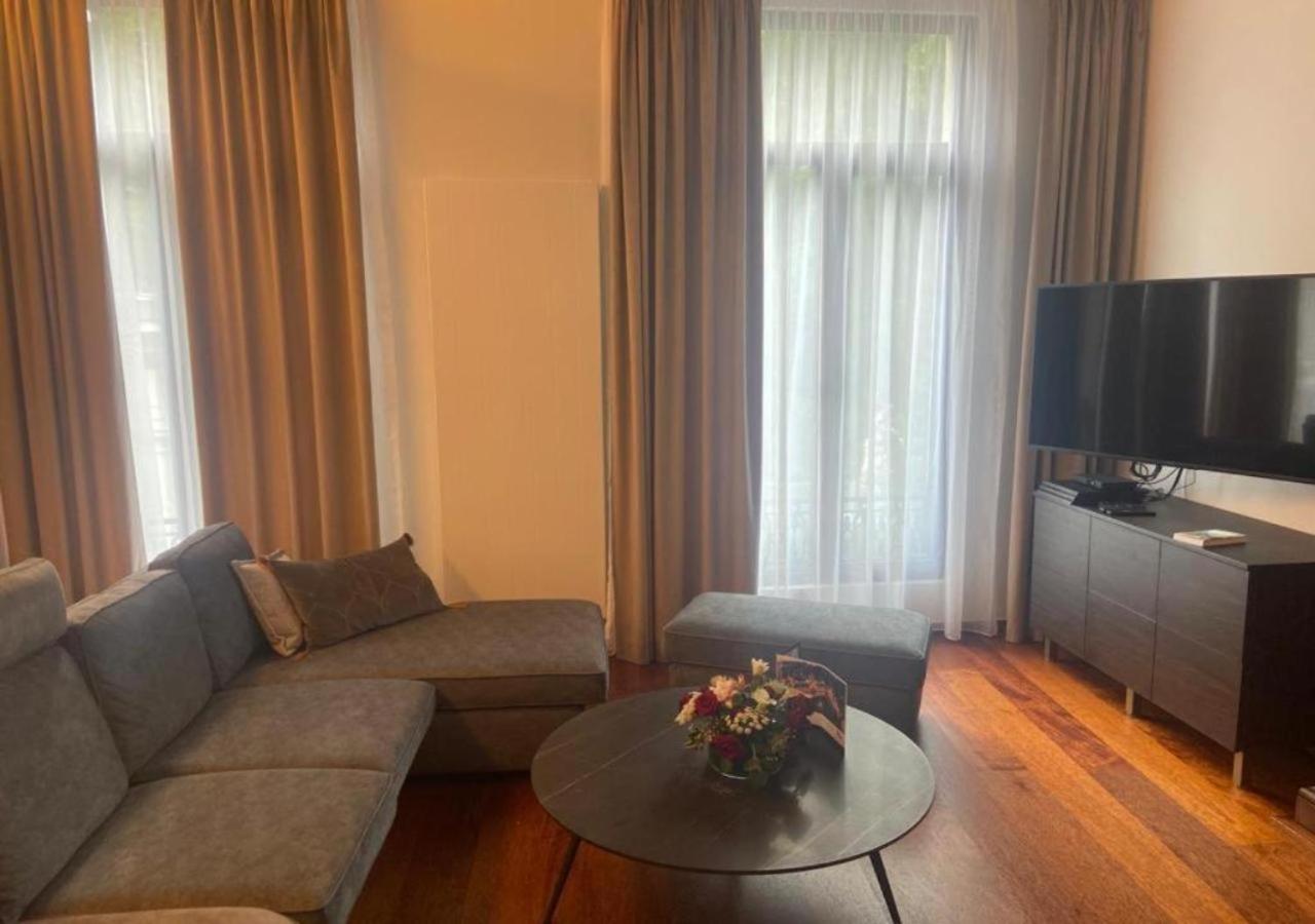 Botanique Suites Airbnb, Antwerp Luaran gambar